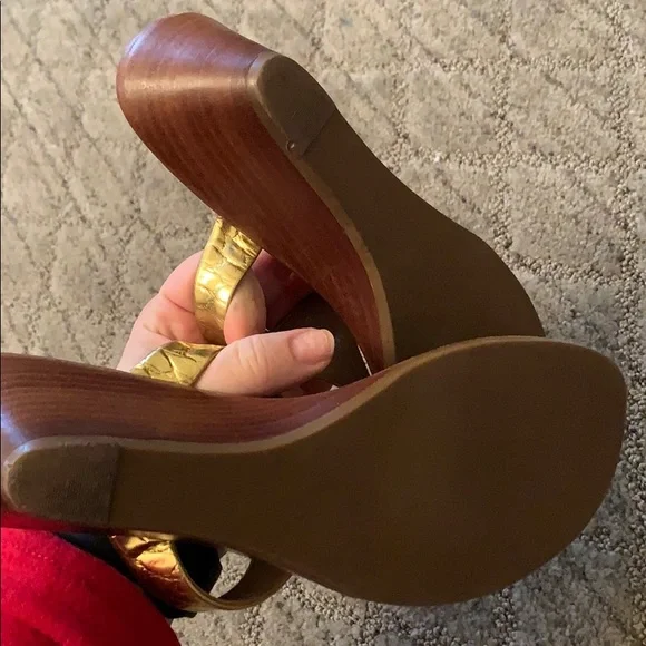 Tory Burch gold wedge sandals - Picture 4 of 4